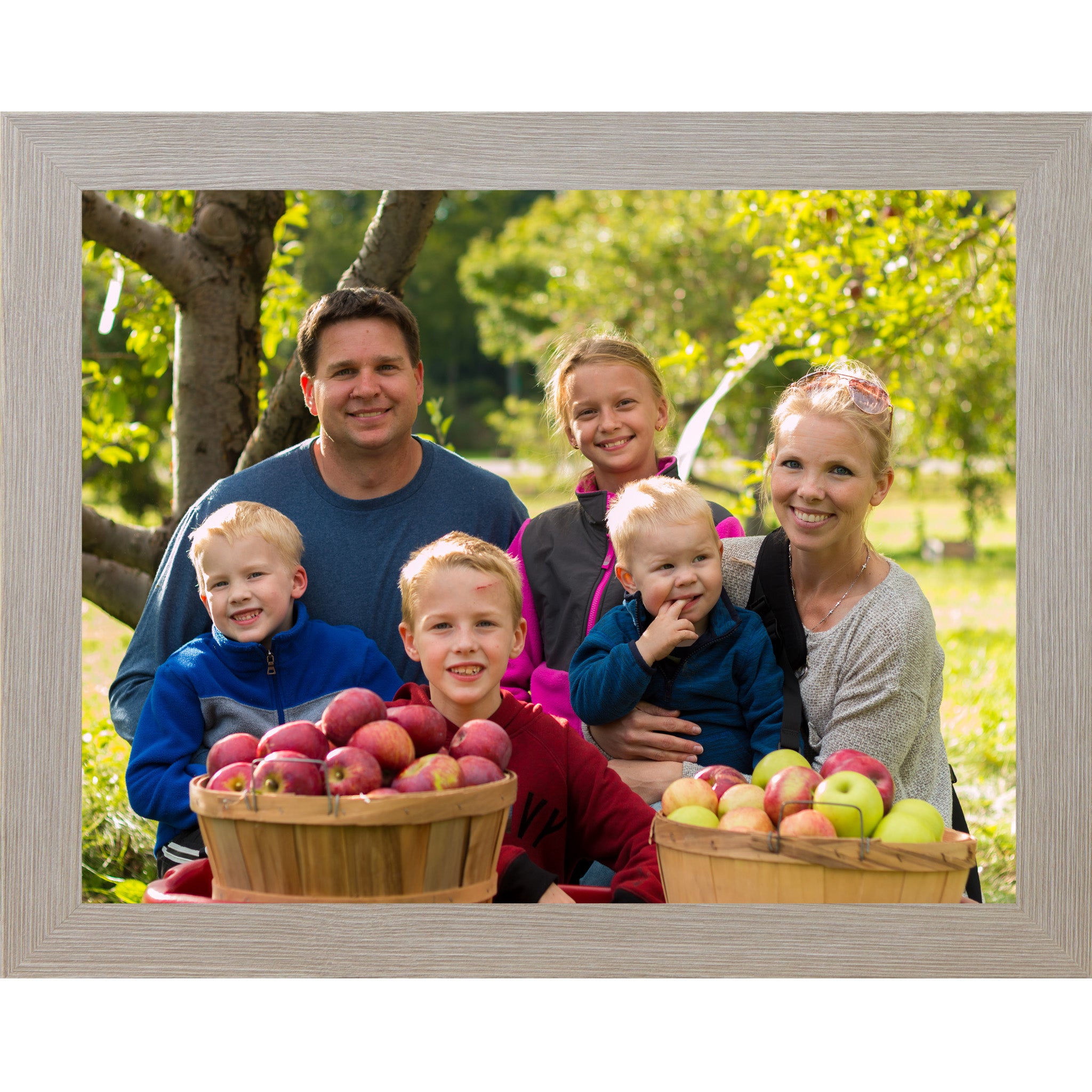 Monte Carlo framed horizontal custom photo print showing a professionally framed family photograph in a Monte Carlo 1 inch MDF frame with canvas finish